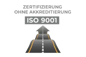 Grafische Illustration einer Straße mit Pfeil nach vorne, symbolisiert den Entscheidungsweg für KMU bei der ISO 9001 Zertifizierung – Wahl zwischen akkreditierter und nicht-akkreditierter Variante
